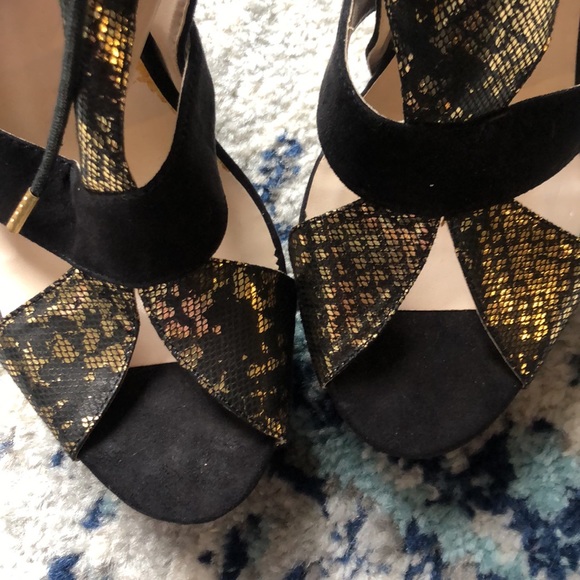 Black and gold stiletto heels - Picture 7 of 9